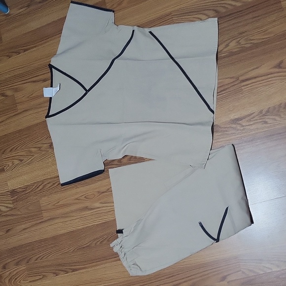 Womens XS UA scrubs uniform scrub top pants tan beige black - Picture 1 of 4